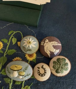 Embroidered button